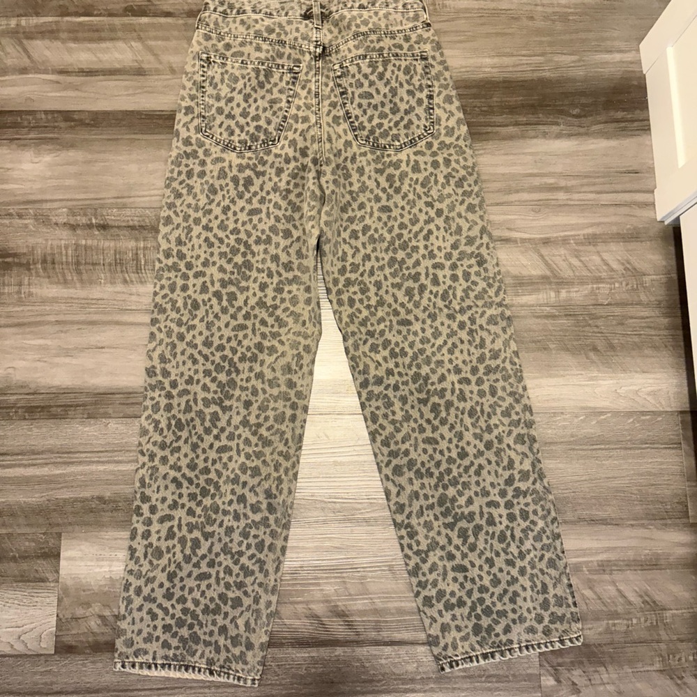 Universal Thread Gray Leopard Print Straight Leg … - image 3